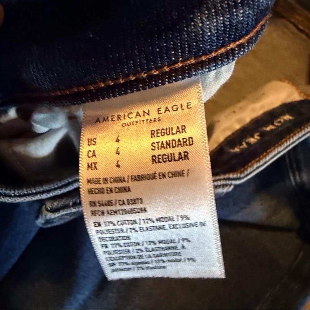 American Eagle distressed mom Jean - Picture 5 of 8